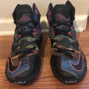 Men’s Lebron 13 akronite size 10 shoes